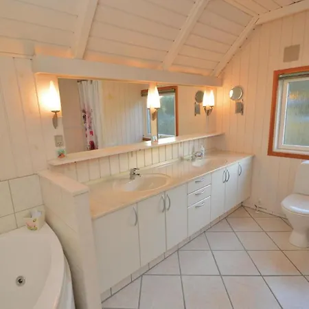 Three Bedroom Holiday In Blavand Semesterbostad Varde